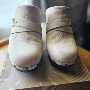 Ugg sz 9 clogs wedges